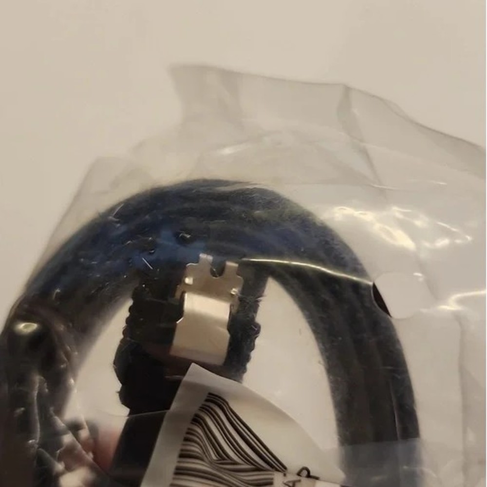 GIGABYTE 2x SATA3 6Gb/s Data Cables for SSD/HDD 12CF1-2SAT1B-01R - Picture 6 of 6